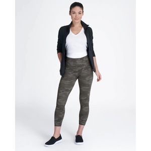 Spanx Look at Me Now Seamless Cropped Leggings Medium